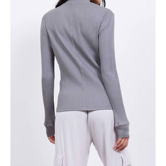 NEW LAMADE andre long sleeve snap turtleneck top in peppercorn - Picture 2 of 3